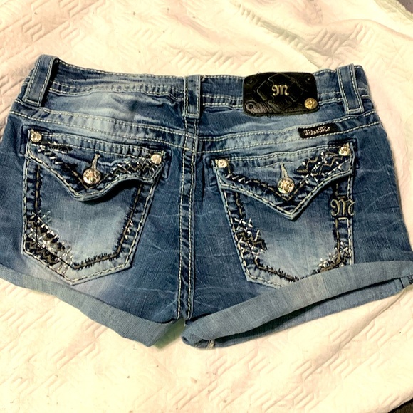 Miss me jean shorts missing some little buttons on the back grate condition tho - Picture 1 of 3